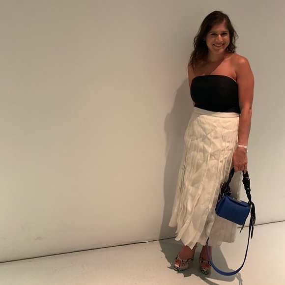 Meet your Posher, Alyssa - Picture 2 of 2